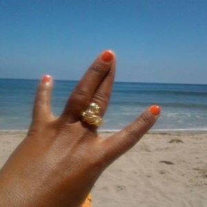 Meet your Posher, Isis